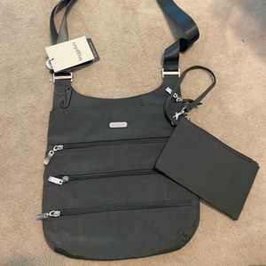Baggallini Gray crossbody with wristlet